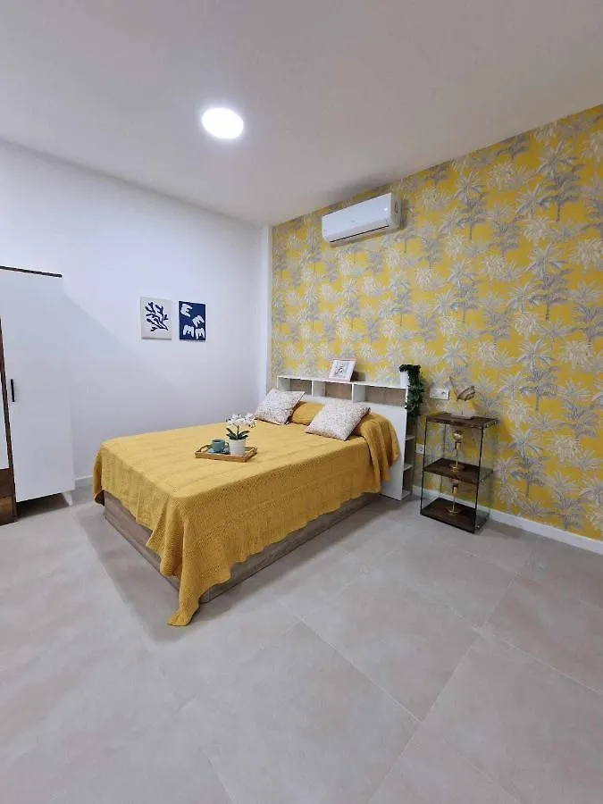 Moderno Apartamento 3 En Calle Marmoles Malaga