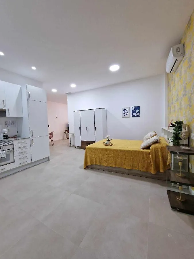 Moderno Apartamento 3 En Calle Marmoles Malaga