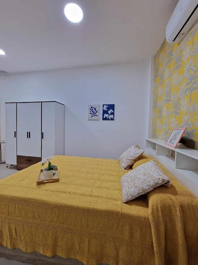 Moderno Apartamento 3 En Calle Marmoles Malaga